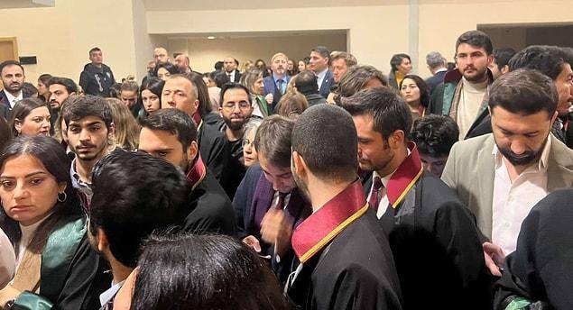 Daha önce 22 Mayıs 2023 olarak açıklanan ilk duruşma tarihi de tepkiler sonrası öne çekildi ve bugün Anadolu 2. Ağır Ceza Mahkemesi'nde ilk celse yapıldı.