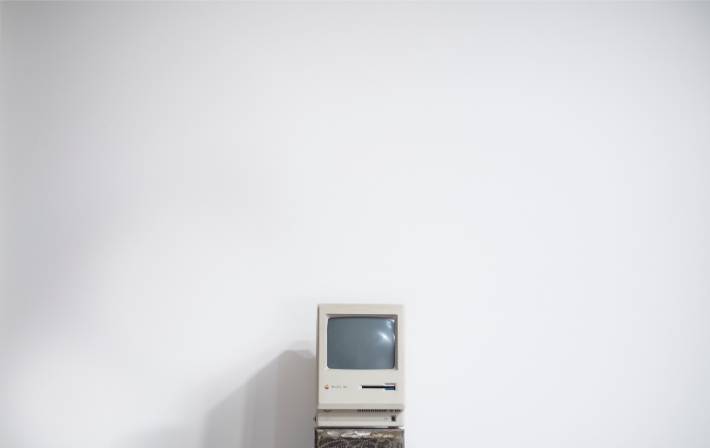 WannaCry fidye yazılımı saldırısında hedeflenen eski bilgisayar sistemlerine benzer eski bir bilgisayar